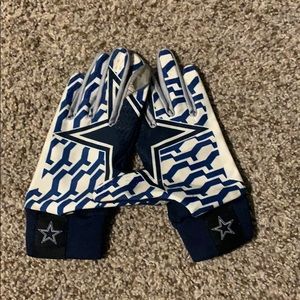 Nike cowboys gloves
